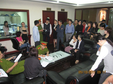 Công an Quận Hai Bà Trưng và Công An Phường Phạm Đình Hổ cũng có mặt để lắng nghe ý kiến của cả 2 bên: Kinh Đô và dân cư 93 Lò Đúc.