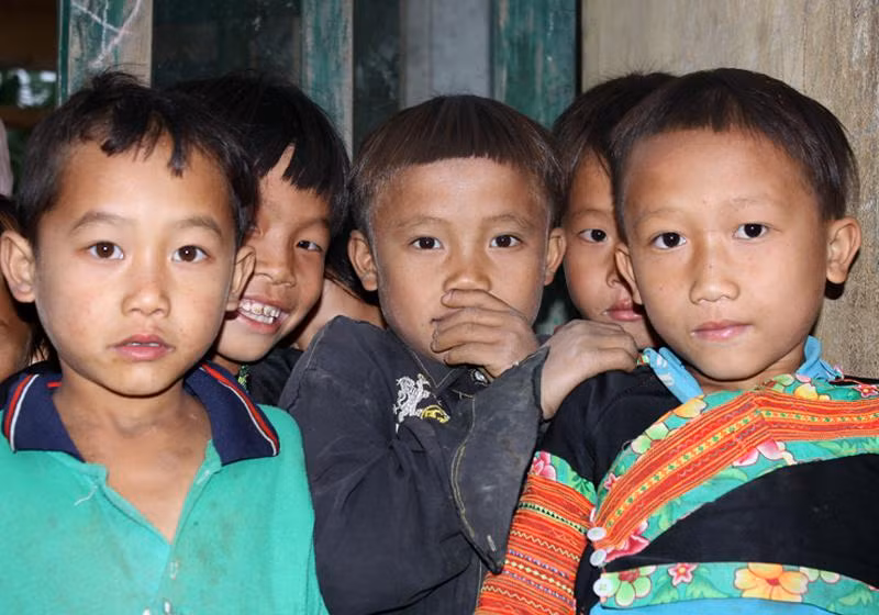 Khi chia tay, những ánh mắt và nụ cười hồn nhiên như này mãi ám ảnh các thành viên trong đoàn.