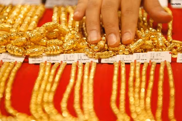 Mở cửa phiên giao dịch đầu tuần, tính tới thời điểm hơn 9h sáng (ngày 5/9), giá vàng giảm 300.000 đồng/lượng. Mở cửa phiên giao dịch đầu tuần, tính tới thời điểm hơn 9h sáng (ngày 5/9), giá vàng giảm 300.000 đồng/lượng.