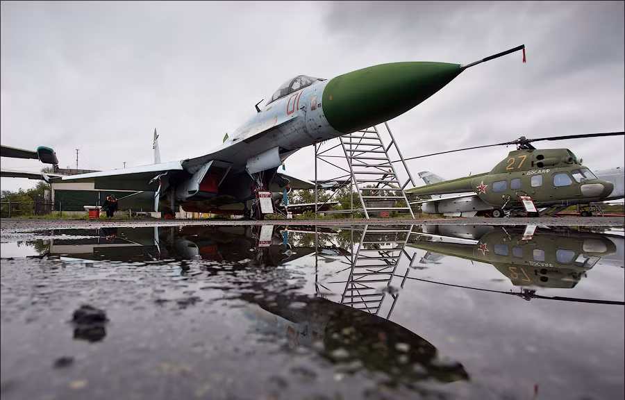 Tiêm kích Su-27.