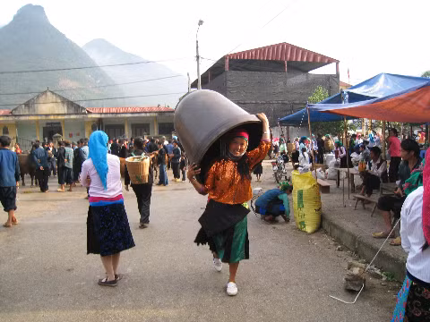 Bận rộn với những hàng hóa