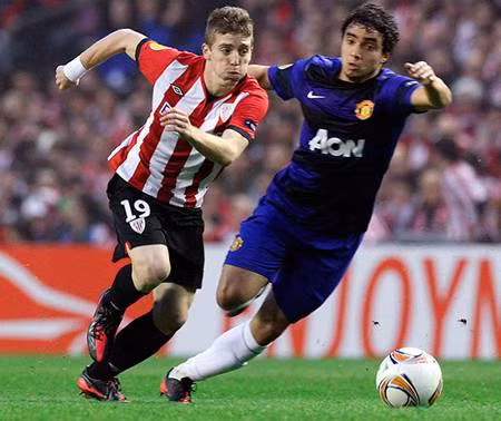 Iker Muniain (Tây Ban Nha, đang thi đấu cho CLB Athletic Bilbao, 19 tuổi): Khả năng đi bóng lắt léo và tốc độ cao giúp anh có thể chơi tốt ở cả vị trí tiền vệ cánh lẫn tiền đạo. Muniain chính là một trong những cầu thủ chơi ấn tượng nhất trong đội hình CLB chủ sân San Mames khi giúp CLB Athletic Bilbao lọt vào chung kết Europa League và chung kết Cúp nhà Vua Tây Ban Nha.