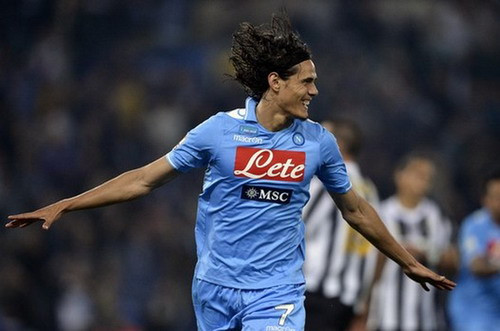 Edison Cavani (Uruguay): Mùa giải vừa rồi, chân sút người Uruguay là một trong những ngôi sao góp nhiều công sức nhất cho thành tích vô cùng ấn tượng của đội bóng thành phố cảng Naples tại đấu trường Champions League. Anh đã có 33 bàn thắng cùng 6 đường kiến tạo thành bàn cho Napoli trên khắp các mặt trận. Cùng với Suarez, Cavani hứa hẹn sẽ giúp Urugay có một hàng công hủy diệt.