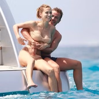 Mới đây, Mario Gotze cùng bạn gái nghỉ mát tại hòn đảo nổi tiếng Ibiza của Tây Ban Nha. Mới đây, Mario Gotze cùng bạn gái nghỉ mát tại hòn đảo nổi tiếng Ibiza của Tây Ban Nha.