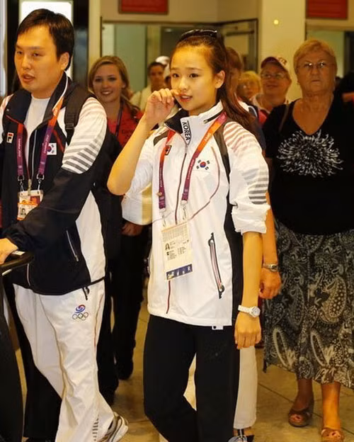 Tuy mới 18 tuổi nhưng VĐV xinh xắn này là niềm hi vọng vàng của Hàn Quốc ở Olympic London 2012. Tuy mới 18 tuổi nhưng VĐV xinh xắn này là niềm hi vọng vàng của Hàn Quốc ở Olympic London 2012.