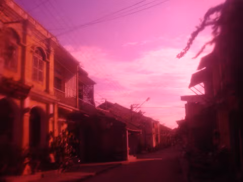 Chiều tím trên phố cổ.