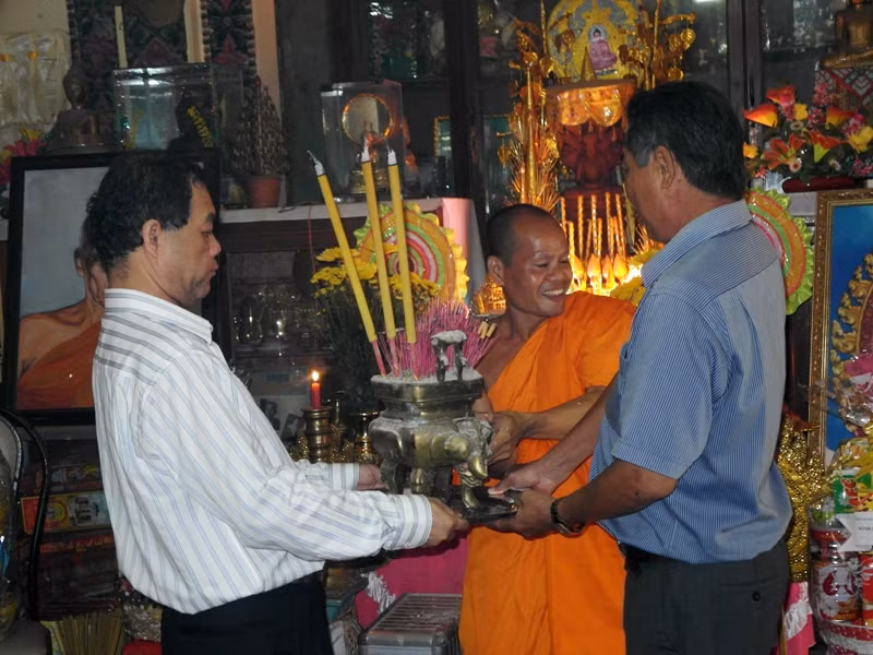 Gương mặt vị đại gia rất nghiêm trang.