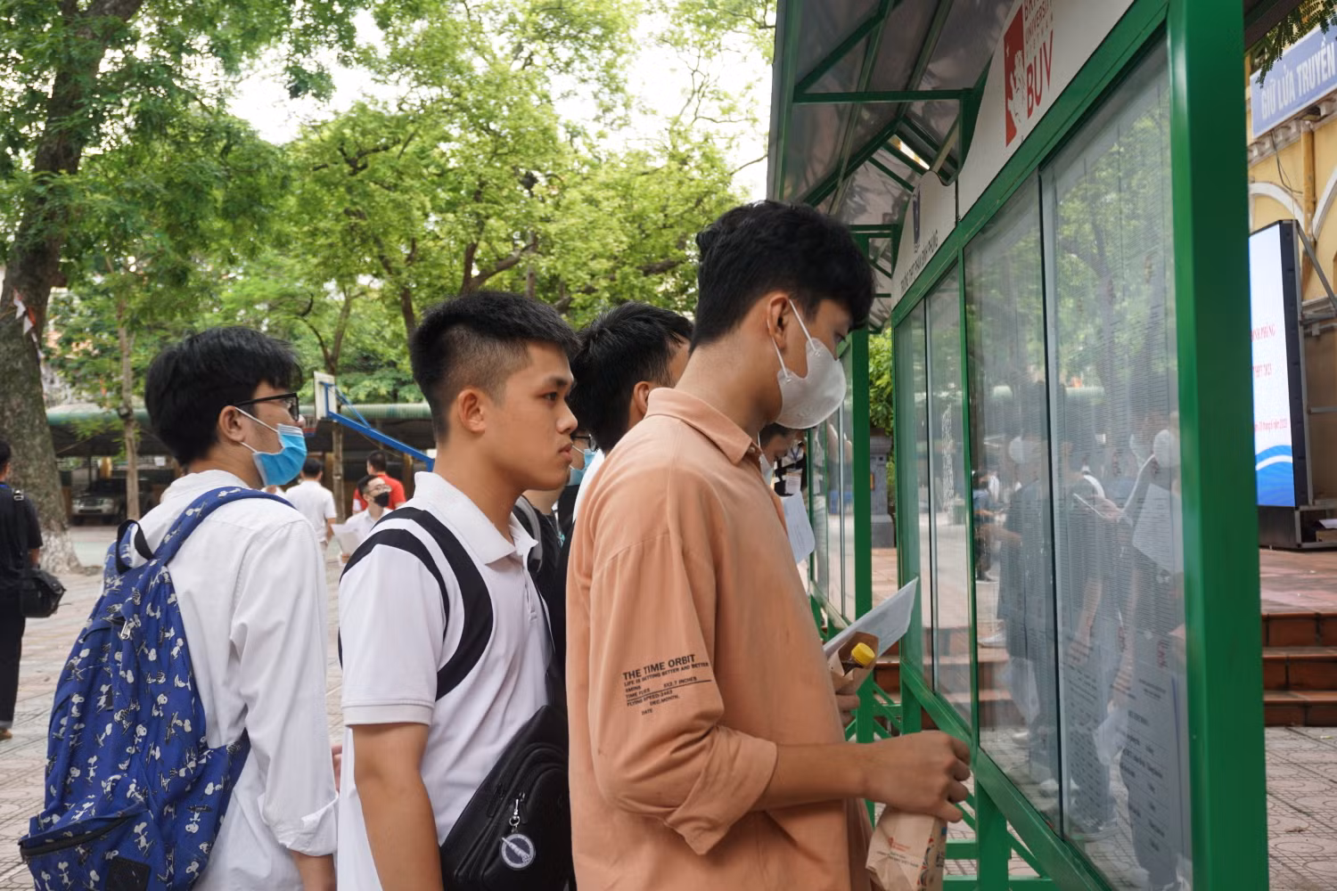Thời tiết tại Hà Nội chiều nay cũng khá mát mẻ và dễ chịu, tạo thuận lợi cho thí sinh. Ảnh: Minh Phạm Thời tiết tại Hà Nội chiều nay cũng khá mát mẻ và dễ chịu, tạo thuận lợi cho thí sinh. Ảnh: Minh Phạm