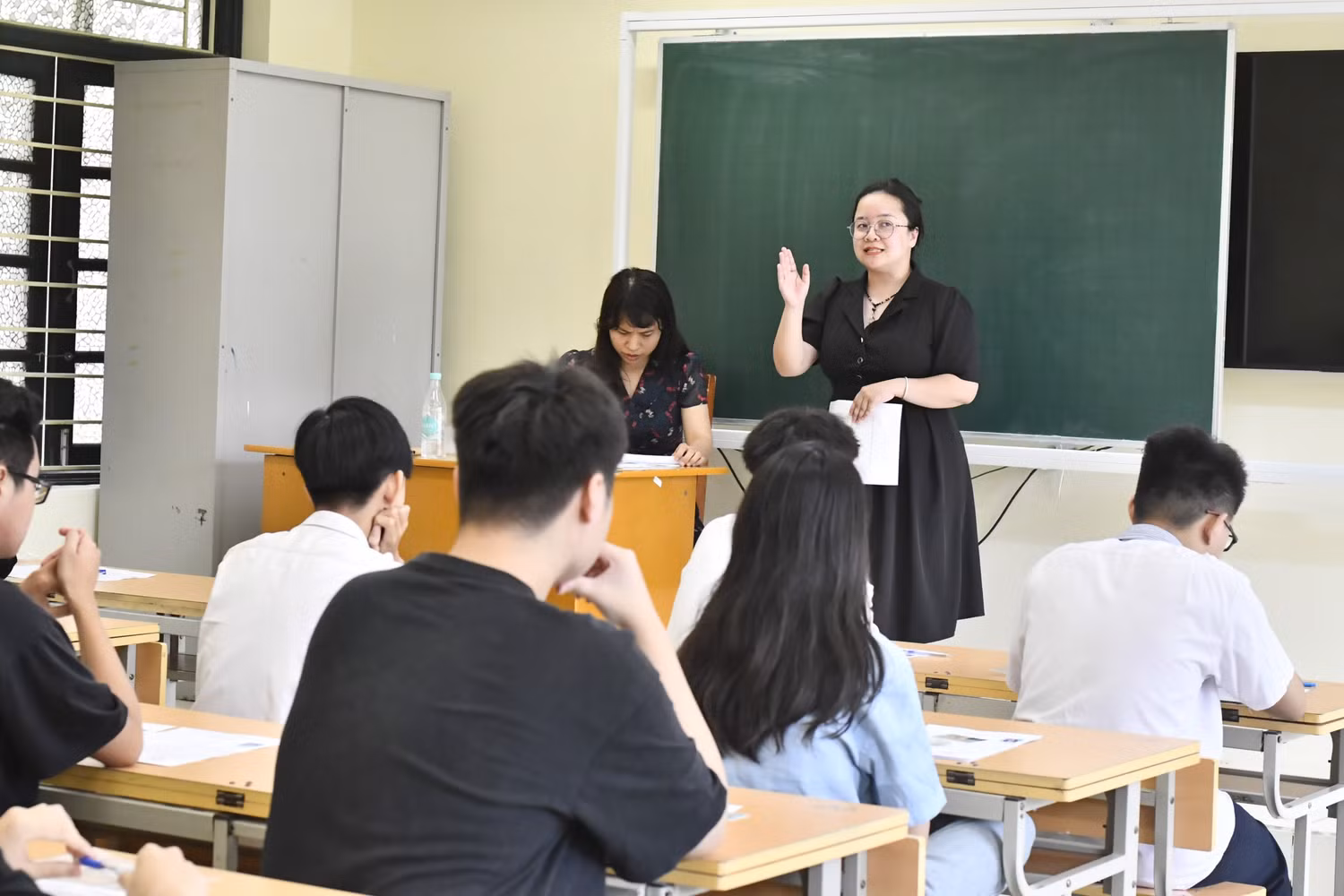 Ngày mai, các thí sinh sẽ làm bài thi chính thức, môn thi đầu thi là Ngữ văn, thời gian làm bài 120 phút. Ảnh: Ngọc Mai Ngày mai, các thí sinh sẽ làm bài thi chính thức, môn thi đầu thi là Ngữ văn, thời gian làm bài 120 phút. Ảnh: Ngọc Mai