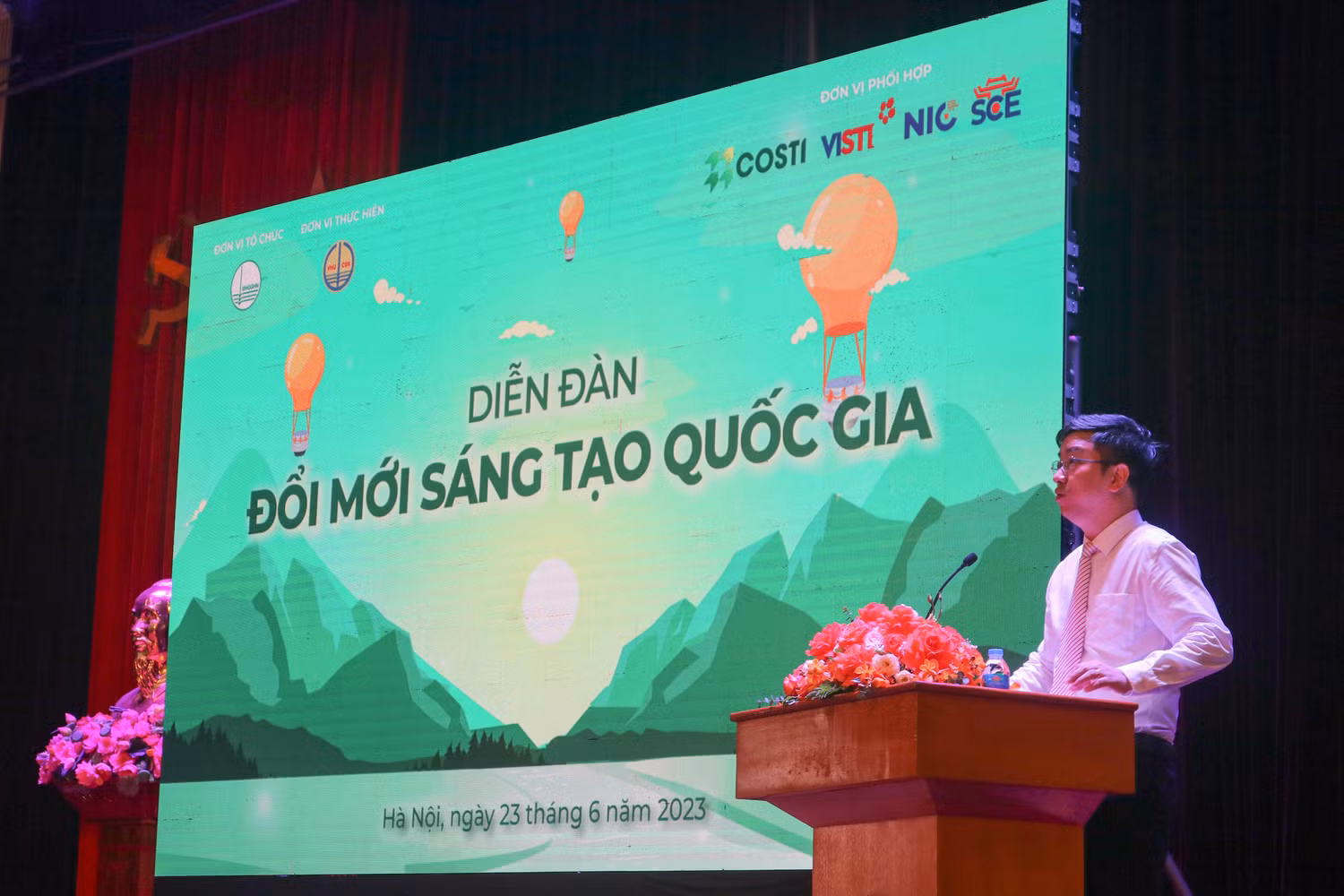 Phó giáo sư, Tiến sĩ Trương Ngọc Kiểm, Giám đốc Trung tâm Chuyển giao Tri thức và Hỗ trợ khởi nghiệp, Đại học Quốc gia Hà Nội
