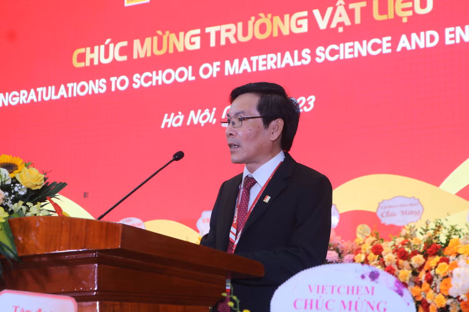 Giáo sư Huỳnh Trung Hải - Tân Hiệu trưởng của Trường Vật liệu phát biểu nhận nhiệm vụ tại buổi lễ. Ảnh: Doãn Nhàn