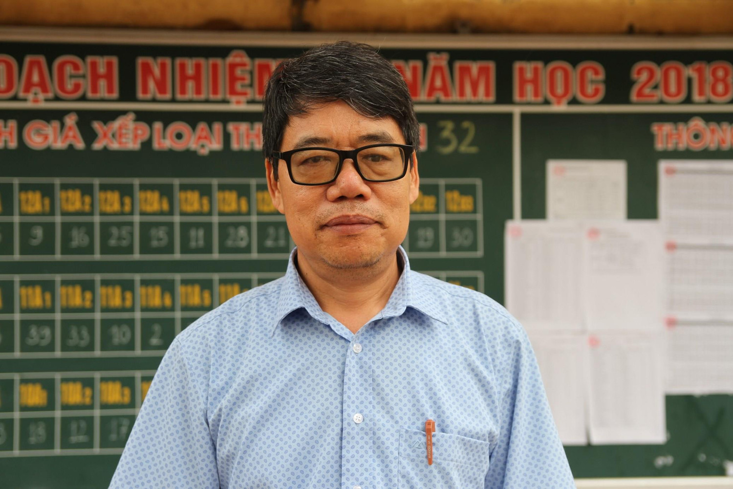 Thầy Nguyễn Khắc Thiết, Phó Hiệu trưởng nhấn mạnh, tạo môi trường học tập thân thiện, hiện đại, nhiều hoạt động ngoài giờ bổ ích sẽ đẩy lùi được vấn đề bạo lực học đường. Ảnh: V.P.