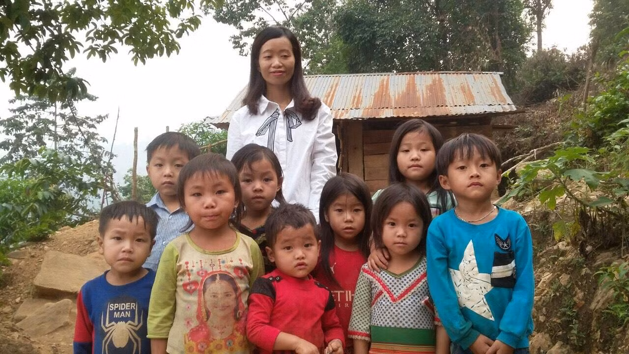 Chuyện về thầy giáo mầm non "cõng chữ" lên cao nguyên đá ảnh 1