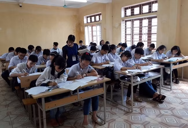 Phát triển giáo dục tư thục là cách tốt nhất để giảm áp lực sĩ số trường công, tăng thu nhập cho giáo viên và cạnh tranh lành mạnh nâng cao chất lượng giáo dục phổ thông. Ảnh minh họa, nguồn: Quý Tùng và Tiến Đức / Báo Nhân Dân.
