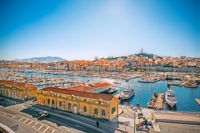 Giấc mơ biển xanh Marseille (Pháp).