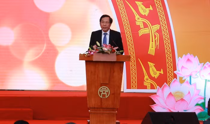 Đồng chí Thuận Hữu - Ủy viên Trung ương Đảng, Tổng Biên tập Báo Nhân dân, Phó Trưởng Ban Tuyên giáo Trung ương, Chủ tịch Hội Nhà báo Việt Nam, Trưởng Ban Chỉ đạo Hội Báo toàn quốc 2019 phát biểu, Đồng chí Thuận Hữu - Ủy viên Trung ương Đảng, Tổng Biên tập Báo Nhân dân, Phó Trưởng Ban Tuyên giáo Trung ương, Chủ tịch Hội Nhà báo Việt Nam, Trưởng Ban Chỉ đạo Hội Báo toàn quốc 2019 phát biểu,