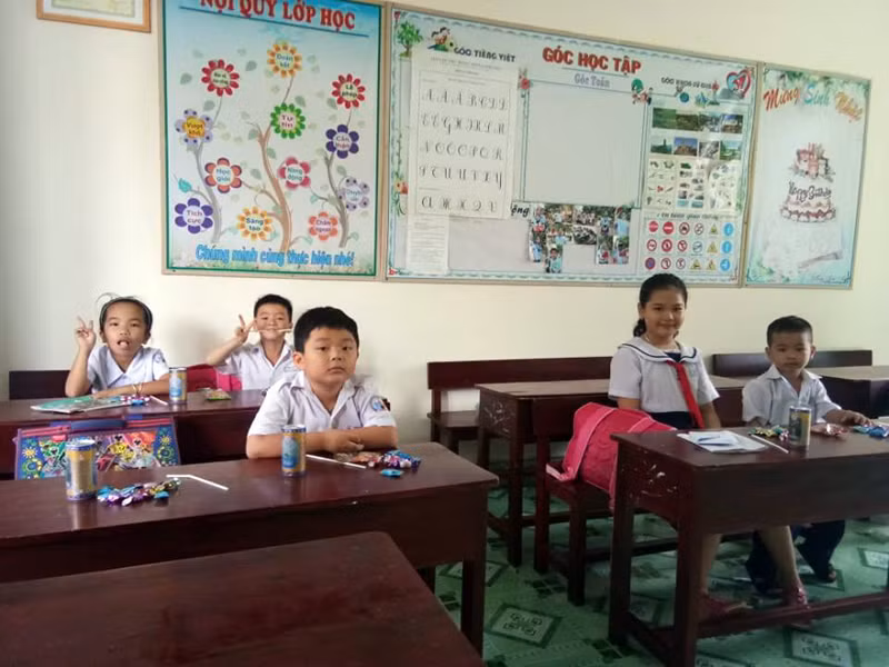 Trong một lớp học trên đảo Trường Sa. (Ảnh: H.T)