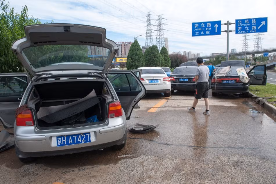 Hàng trăm chiếc xe bị chết máy do ngâm nước