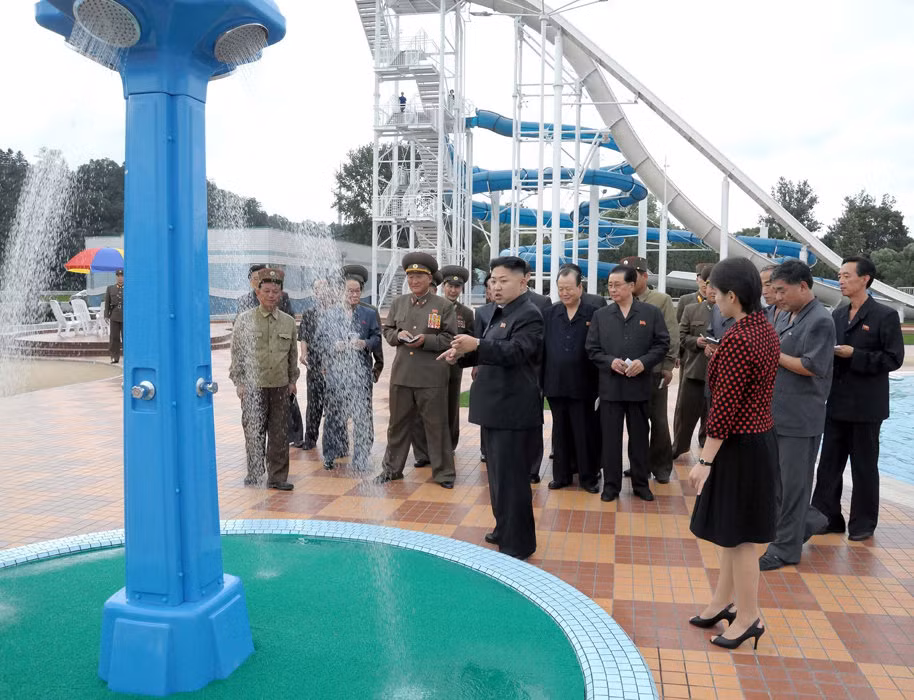 Tân Nguyên soái Bắc Triều Tiên và phu nhân Tân Nguyên soái Bắc Triều Tiên và phu nhân