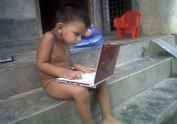 "Chí làm trai gõ phím bình thiên hạ. Thân anh hùng click chuột định giang sơn"
