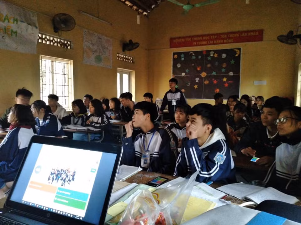 Phương pháp dạy học của cô Thúy được đánh giá cao, học sinh dễ tiếp thu, nhanh chóng hiểu bài (Ảnh:NVCC)