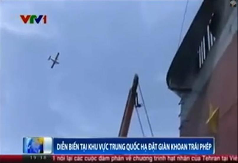 Vụ giàn khoan Hải Dương Thạch Du 981 năm 2014: Máy bay Y-12 Hải giám Trung Quốc lượn lờ đe dọa trên tàu Việt Nam (nguồn mạng sina Trung Quốc lấy của truyền hình VN VTV) Vụ giàn khoan Hải Dương Thạch Du 981 năm 2014: Máy bay Y-12 Hải giám Trung Quốc lượn lờ đe dọa trên tàu Việt Nam (nguồn mạng sina Trung Quốc lấy của truyền hình VN VTV)