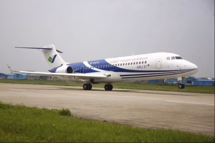 Máy bay chở khách AJR21 bay thử
