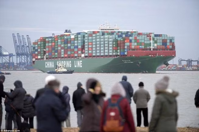 Tàu container "Trung Hải Hoàn Cầu" đến Anh vào ngày 7 tháng 1 năm 2015