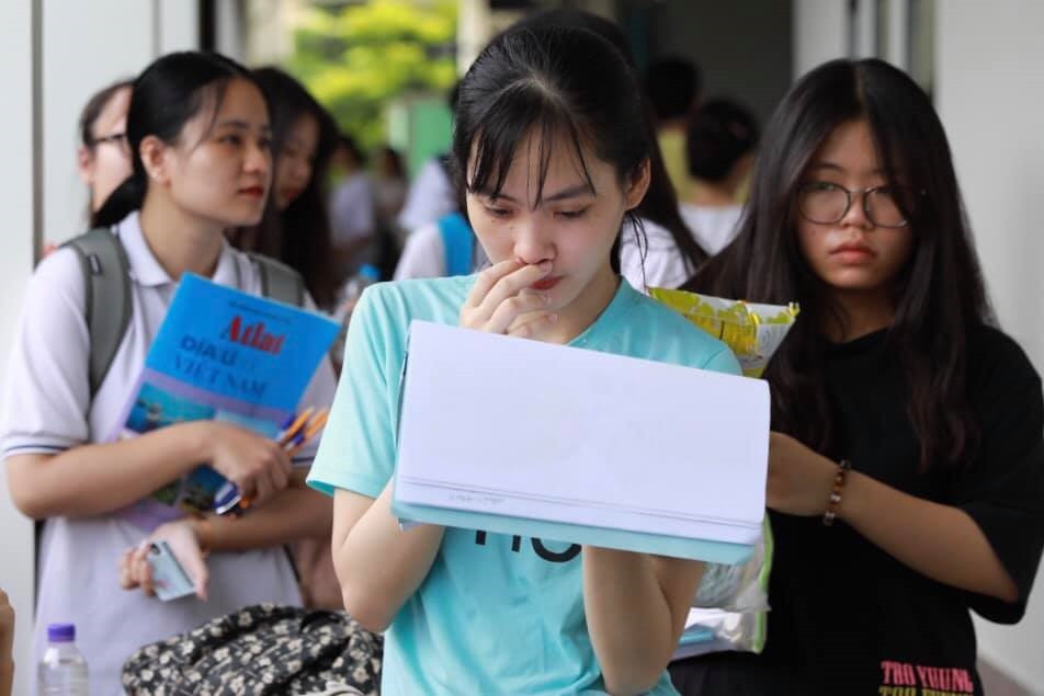 Atlat Địa lí Việt Nam đối với môn thi Địa lí (không có đánh dấu hoặc viết thêm bất cứ nội dung nào khác) do Nhà Xuất bản Giáo dục Việt Nam phát hành (Ảnh minh họa: Báo Lao động)