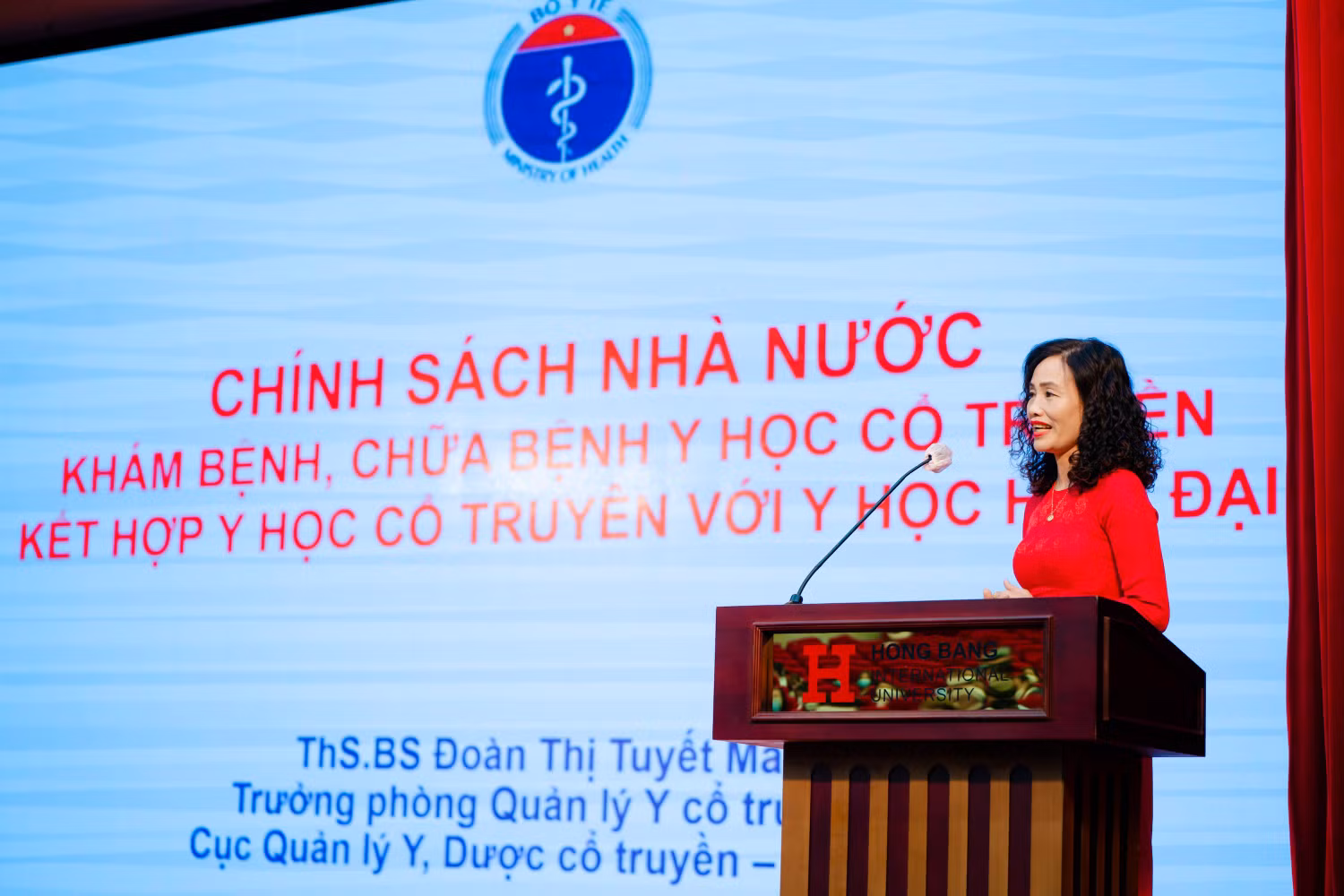 Thạc sĩ, Bác sĩ Đoàn Thị Tuyết Mai – Trưởng Phòng Quản lý Y cổ truyền, Cục Quản lý Y – Dược cổ truyền, Bộ Y tế chia sẻ tại hội thảo