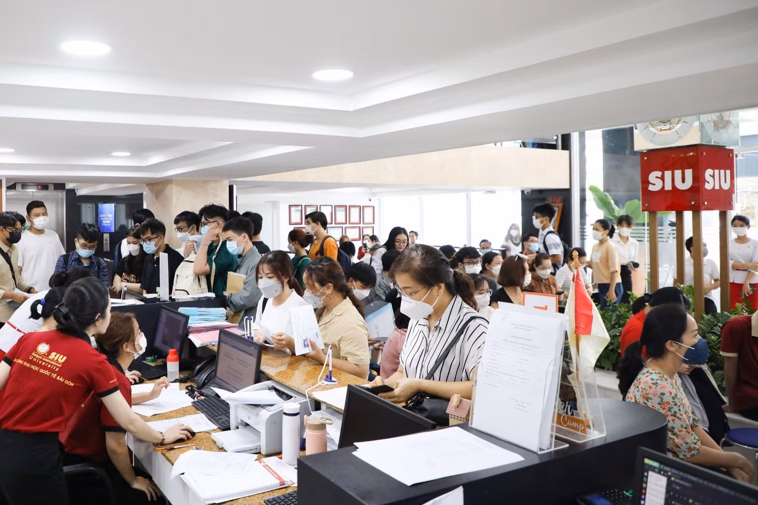 Thí sinh nhập học tại Trường Đại học Quốc tế Sài Gòn (ảnh: Q.T) Thí sinh nhập học tại Trường Đại học Quốc tế Sài Gòn (ảnh: Q.T)