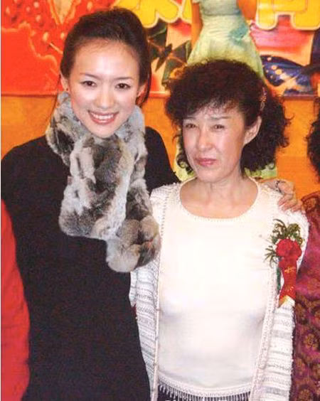 Mẹ con Chương Tử Di