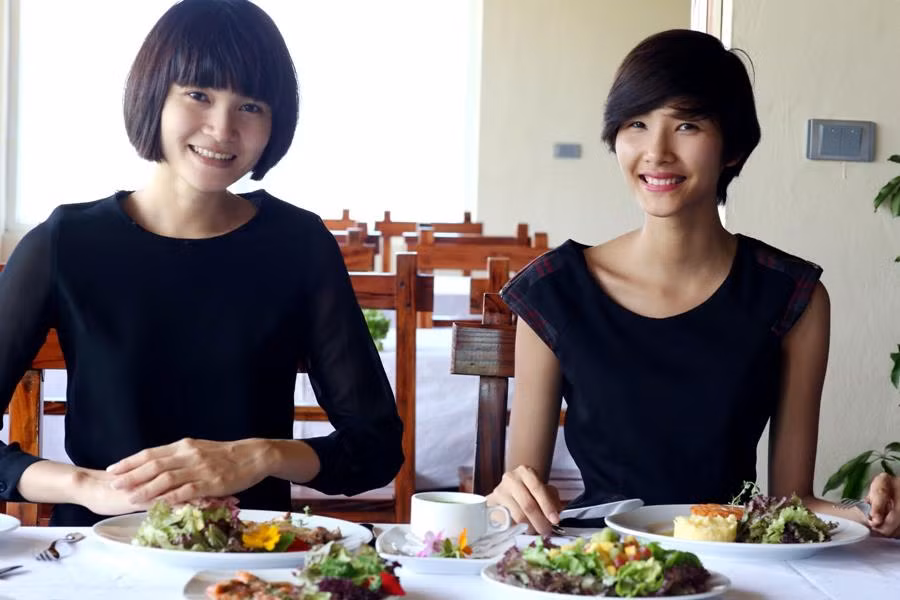 Họ cũng sẽ thực hiện một số bộ hình cho 1 tạp chí.