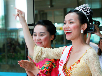 Anh ơi, hoa hậu đi taxi có phải trả tiền không ạ? Anh ơi, hoa hậu đi taxi có phải trả tiền không ạ?