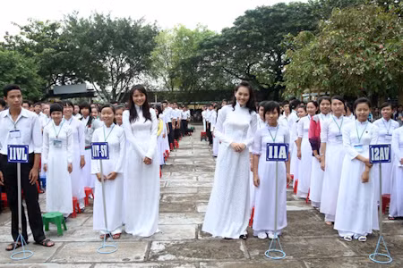 Đây không phải là lần đầu tiên hai người bạn thân Ngọc Thạch và Như Thảo cùng nhau làm việc thiện, trước đây, hai người bạn thân này cũng đã từng chung tay góp sức giúp đỡ những nạn nhân của vụ lở đá tại Nghệ An. Đây không phải là lần đầu tiên hai người bạn thân Ngọc Thạch và Như Thảo cùng nhau làm việc thiện, trước đây, hai người bạn thân này cũng đã từng chung tay góp sức giúp đỡ những nạn nhân của vụ lở đá tại Nghệ An.