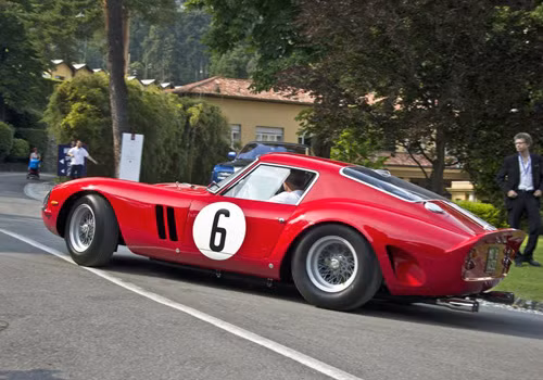 Ferrari 250 GTO là nhân vật không thể thiếu. Nó là một trong những chiếc siêu xe "60 năm vẫn chạy tốt" hiếm hoi. Gần đây nhất, chiếc 250 GTO đã được bán đấu giá với mức giá không tưởng, lên tới 32 triệu USD. Ferrari 250 GTO là nhân vật không thể thiếu. Nó là một trong những chiếc siêu xe "60 năm vẫn chạy tốt" hiếm hoi. Gần đây nhất, chiếc 250 GTO đã được bán đấu giá với mức giá không tưởng, lên tới 32 triệu USD.