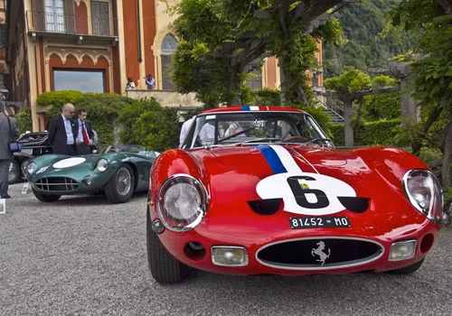 Ferrari 250 GTO (đỏ) và Aston Martin DB1 (xanh).McLaren F1, siêu xe từng giữ kỷ lục xe thương mại nhanh nhất thế giới trong suốt gần 10 năm. Ferrari 250 GTO (đỏ) và Aston Martin DB1 (xanh).McLaren F1, siêu xe từng giữ kỷ lục xe thương mại nhanh nhất thế giới trong suốt gần 10 năm.
