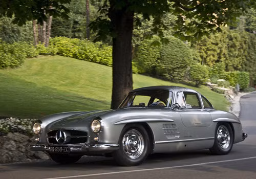 Huyền thoại Mercedes 300 SL Gullwing. Huyền thoại Mercedes 300 SL Gullwing.