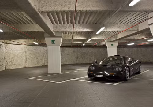 McLaren F1, siêu xe từng giữ kỷ lục xe thương mại nhanh nhất thế giới trong suốt gần 10 năm. McLaren F1, siêu xe từng giữ kỷ lục xe thương mại nhanh nhất thế giới trong suốt gần 10 năm.