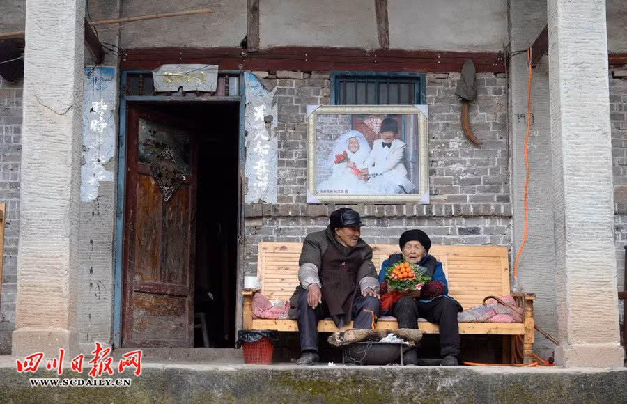 Chuyện tình xuyên thế kỷ.