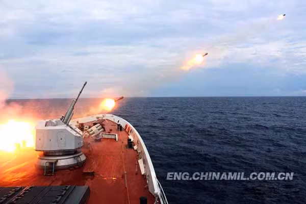Hải quân Trung Quốc liên tục tập trận, phô trương sức mạnh cơ bắp trên các vùng biển nước này nhảy vào tranh chấp khiến khu vực lo ngại.