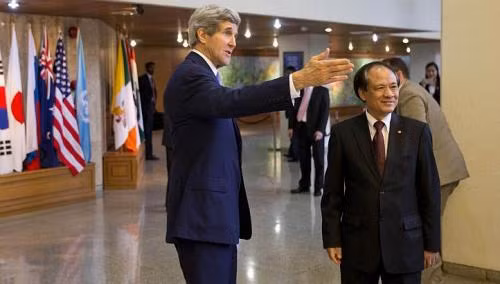 Ngoại trưởng Mỹ John Kerry và Tổng thư ký ASEAN Lê Lương Minh tại Jakarta, Indonesia. Ngoại trưởng Mỹ John Kerry và Tổng thư ký ASEAN Lê Lương Minh tại Jakarta, Indonesia.