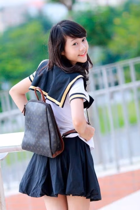 Vũ Hà An Phương sinh năm 1997, cô bé xinh xắn này hiện là học sinh lớp 10 Trường THPT Trần Hưng Đạo - Hà Nội. <<HOT GIRL ĐH PHƯƠNG ĐÔNG RẠNG NGỜI ĐÓN TRUNG THU <<VẺ ĐẸP TRONG SÁNG CỦA NỮ SINH ĐH MỸ THUẬT CÔNG NGHIỆP HÀ NỘI <<VẺ ĐẸP THÁNH THIỆN CỦA NỮ SINH THPT NGUYỄN TẤT THÀNH <<HOT GIRL ĐH CÔNG NGHIỆP HÀ NỘI ĐẸP TINH KHÔI TRONG NẮNG MAI