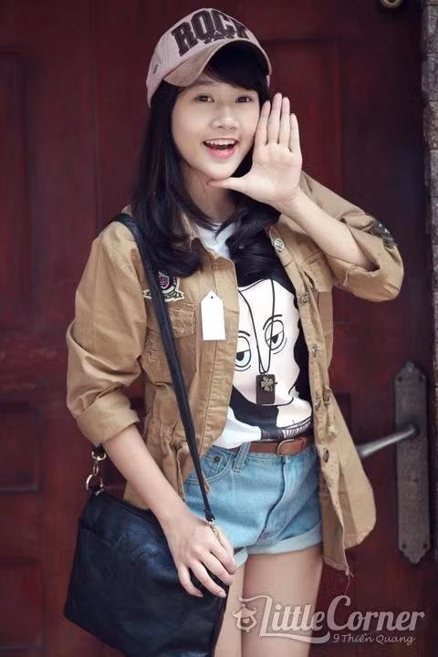 Style khá bụi khiến cô trở nên cá tính và nổi bật trên phố. <<HOT GIRL ĐH PHƯƠNG ĐÔNG RẠNG NGỜI ĐÓN TRUNG THU <<VẺ ĐẸP TRONG SÁNG CỦA NỮ SINH ĐH MỸ THUẬT CÔNG NGHIỆP HÀ NỘI <<VẺ ĐẸP THÁNH THIỆN CỦA NỮ SINH THPT NGUYỄN TẤT THÀNH <<HOT GIRL ĐH CÔNG NGHIỆP HÀ NỘI ĐẸP TINH KHÔI TRONG NẮNG MAI