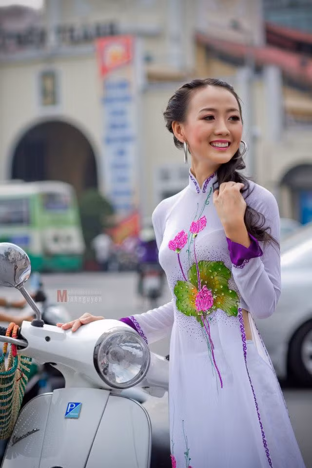 Trịnh Thu Thảo sinh năm 1992, hiện đang học năm 2 khoa Báo Chí Trường Cao đẳng Phát thanh Truyền hình II - TP Hồ Chí Minh, đã xuất sắc giành nhiều giải thưởng về nghệ thuật và tham gia vào nhiều lĩnh vực giải trí Trịnh Thu Thảo sinh năm 1992, hiện đang học năm 2 khoa Báo Chí Trường Cao đẳng Phát thanh Truyền hình II - TP Hồ Chí Minh, đã xuất sắc giành nhiều giải thưởng về nghệ thuật và tham gia vào nhiều lĩnh vực giải trí
