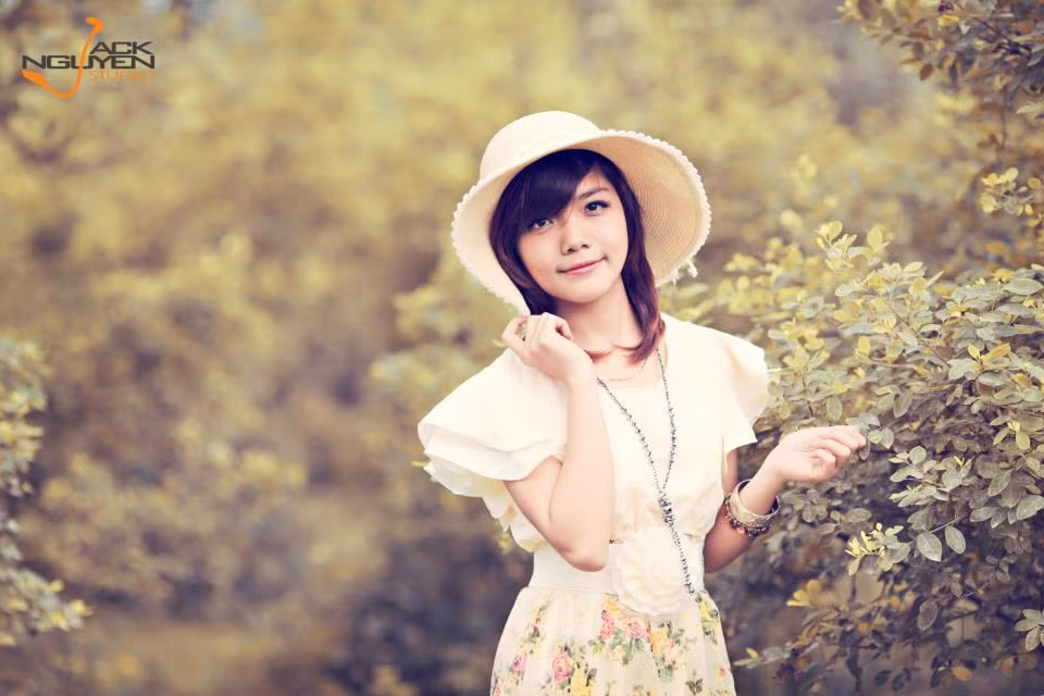 Trong gia đình, Lan Anh thần tượng nhất bố. Lan Anh tâm sự: "Bố là một người công an gương mẫu, chính trực, luôn dạy bảo chúng em điều hay lẽ phải, bố hiền và luôn ở cạnh khi em cần và cho em những lời khuyên tốt nhất". <<GƯƠNG MẶT BABY CỦA HOT GIRL HỌC VIỆN ÂM NHẠC QUỐC GIA VN <<ÁNH MẮT MƠ MÀNG CỦA HOT GIRL TRƯỜNG THPT KIM ANH << VẺ ĐẸP TRONG SÁNG CỦA NỮ SINH ĐH MỸ THUẬT CÔNG NGHIỆP HÀ NỘI