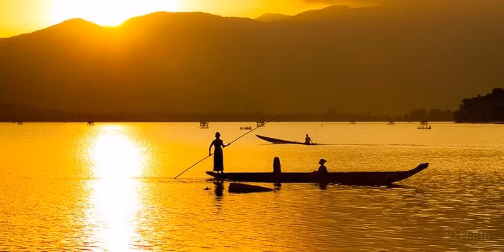 Hồ Lắk ngay cái tên đã nói lên vẻ đẹp huyền bí mà bất cứ ai đến đây cũng muốn được tìm hiểu về huyền thoại từ xa xưa của nó. Hồ Lắk ngay cái tên đã nói lên vẻ đẹp huyền bí mà bất cứ ai đến đây cũng muốn được tìm hiểu về huyền thoại từ xa xưa của nó.