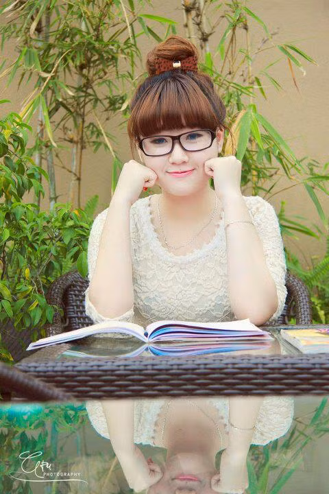 Nguyễn Kiều My (1993) có nick name Miki, hiện là sinh viên năm hai Trường Đại học Sư phạm nghệ thuật Trung Ương <<NỮ SINH KINH BẮC DỊU DÀNG KHOE SẮC TRONG TÀ ÁO DÀI <<HOT GIRL ĐH PHƯƠNG ĐÔNG RẠNG NGỜI ĐÓN TRUNG THU <<TEEN MODEL AN PHƯƠNG "BIẾN HÓA" VỚI STYLE DỄ THƯƠNG <<NHỮNG NỮ SINH MẶC ÁO DÀI ĐẸP HƠN CẢ HOA HẬU MAI PHƯƠNG THÚY (P18)