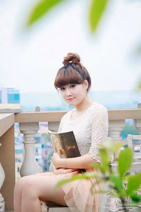 Sinh ra trong một gia đình không ai theo nghệ thuật nhưng lại được thừa hưởng năng khiếu từ ba, từ nhỏ Kiều My đã rời Thành phố Hạ Long xinh đẹp để lên Hà Nội theo học nghệ thuật và sống tự lập, cô học đàn Cello 7 năm tại Học viện âm nhạc, hiện tại đang học đàn piano, hát, múa ... tại trường. <<NỮ SINH KINH BẮC DỊU DÀNG KHOE SẮC TRONG TÀ ÁO DÀI <<HOT GIRL ĐH PHƯƠNG ĐÔNG RẠNG NGỜI ĐÓN TRUNG THU <<TEEN MODEL AN PHƯƠNG "BIẾN HÓA" VỚI STYLE DỄ THƯƠNG <<NHỮNG NỮ SINH MẶC ÁO DÀI ĐẸP HƠN CẢ HOA HẬU MAI PHƯƠNG THÚY (P18)