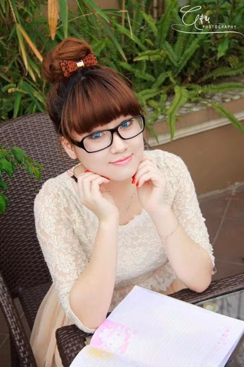 Miki nhận được khá nhiều lời mời đóng phim, mới đây là bộ phim "Rừng thiêng" của đạo diễn Triệu Tuấn có sự góp mặt của cô. Dù chỉ đóng một vai nhỏ nhưng có thể coi đó là một bước đi mới mẻ trong lĩnh vực nghệ thuật của Kiều My. <<NỮ SINH KINH BẮC DỊU DÀNG KHOE SẮC TRONG TÀ ÁO DÀI <<HOT GIRL ĐH PHƯƠNG ĐÔNG RẠNG NGỜI ĐÓN TRUNG THU <<TEEN MODEL AN PHƯƠNG "BIẾN HÓA" VỚI STYLE DỄ THƯƠNG <<NHỮNG NỮ SINH MẶC ÁO DÀI ĐẸP HƠN CẢ HOA HẬU MAI PHƯƠNG THÚY (P18)